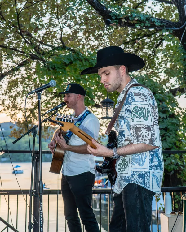 Retro Gringos — Dan Schweiger and Matt Malone performing at golden hour